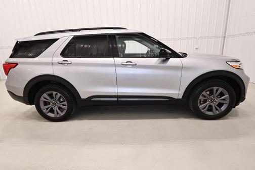 Iconic Silver Metallic 2023 Ford Explorer XLT
