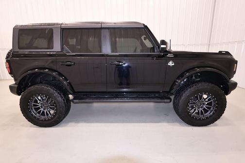 Shadow Black 2024 Ford Bronco Outer Banks
