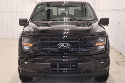 Agate Black Metallic 2026 Ford F-150 XLT