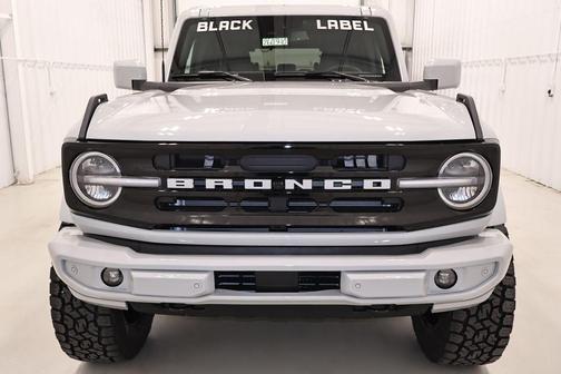 Avalanche Gray 2026 Ford Bronco Outer Banks