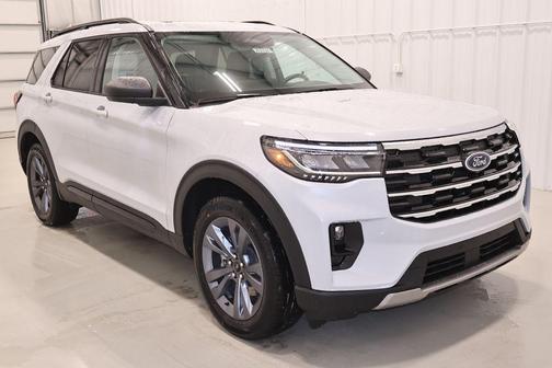 Space White Metallic 2026 Ford Explorer Active