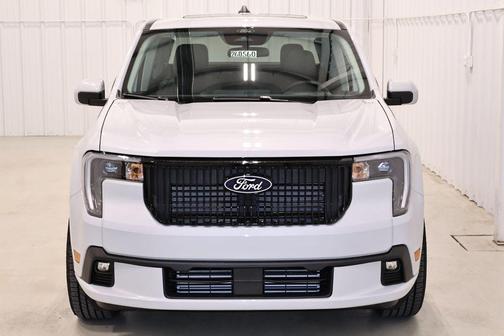 Space White Metallic 2026 Ford Maverick Lobo Standard