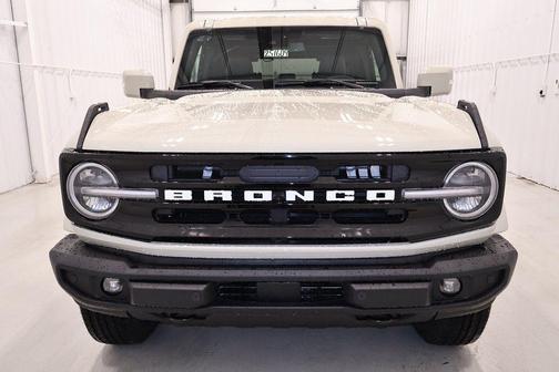 Desert Sand 2025 Ford Bronco Outer Banks