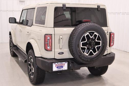 Desert Sand 2025 Ford Bronco Outer Banks