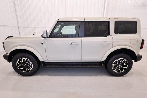 Desert Sand 2025 Ford Bronco Outer Banks