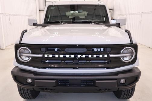 Avalanche Gray 2026 Ford Bronco Outer Banks