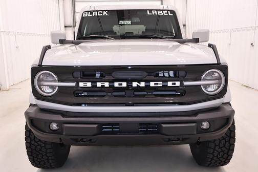 Avalanche Gray 2026 Ford Bronco Outer Banks