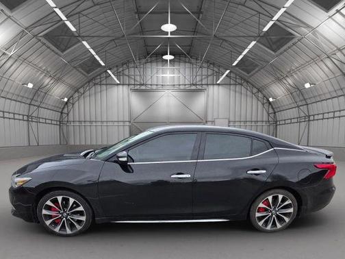 Black 2016 Nissan Maxima 3.5 SR