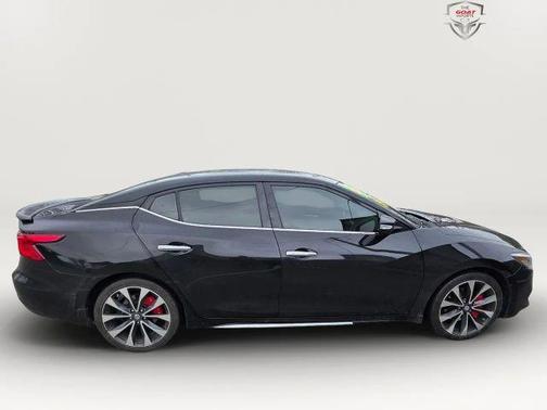Black 2016 Nissan Maxima 3.5 SR