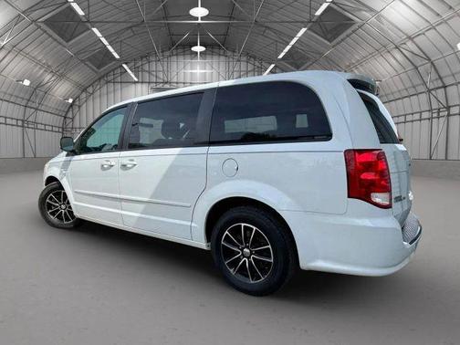 White 2016 Dodge Grand Caravan AVP/SE