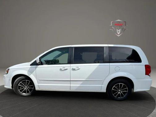 White 2016 Dodge Grand Caravan AVP/SE