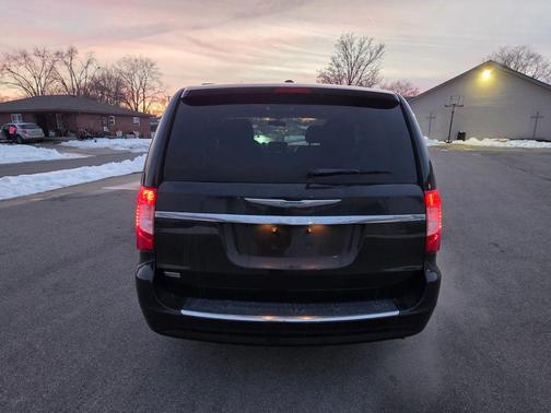 2016 Chrysler Town & Country Touring