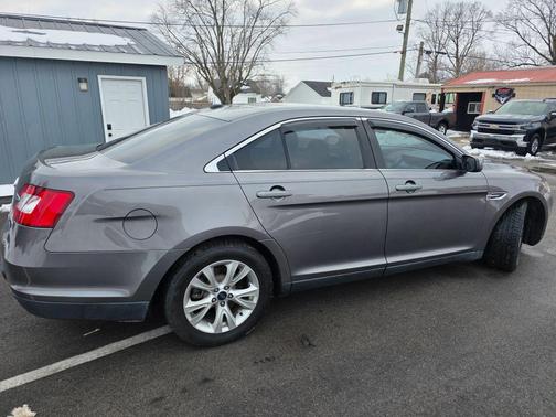 2011 Ford Taurus SEL