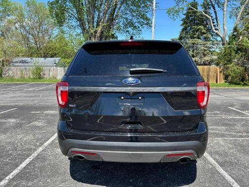 Black 2017 Ford Explorer XLT