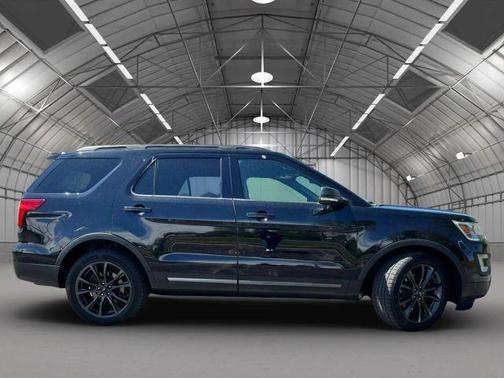Black 2017 Ford Explorer XLT