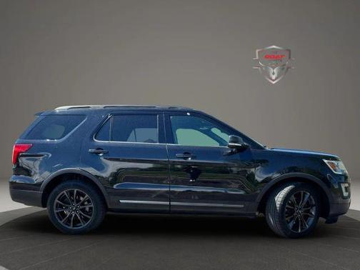 Black 2017 Ford Explorer XLT