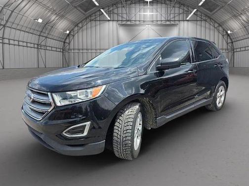 Black 2016 Ford Edge SE