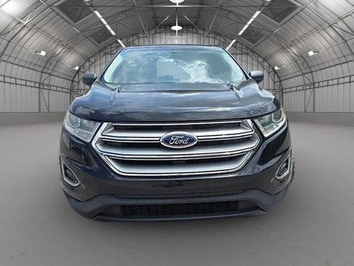 Black 2016 Ford Edge SE