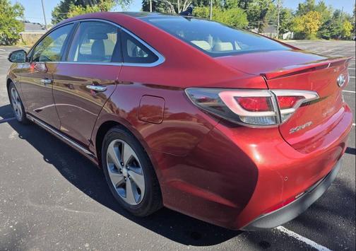 2017 Hyundai SONATA Hybrid Limited