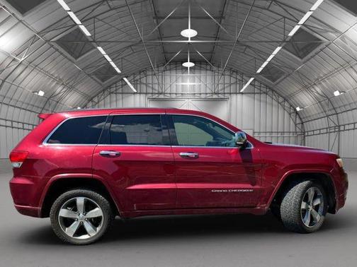Red 2014 Jeep Grand Cherokee Overland