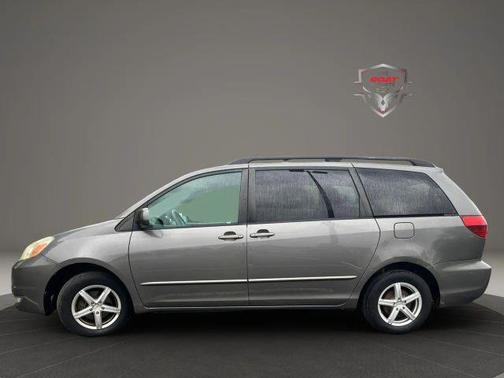 Tan 2005 Toyota Sienna XLE