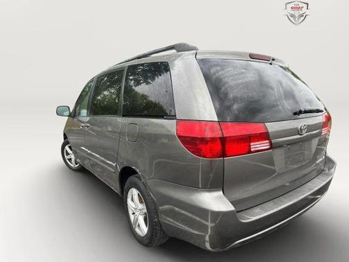 Tan 2005 Toyota Sienna XLE