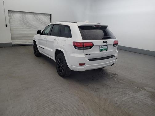 Bright White Clearcoat 2022 Jeep Grand Cherokee Laredo