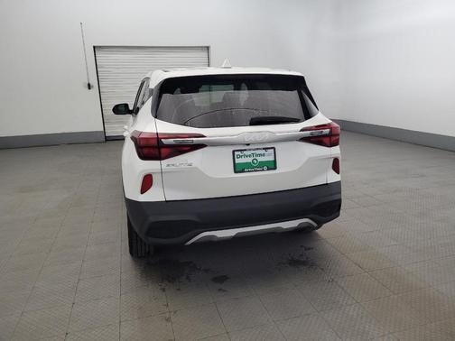 Snow White Pearl 2022 Kia Seltos LX