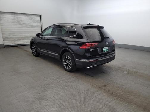 Deep Black Pearl 2020 Volkswagen Tiguan 2.0T SE