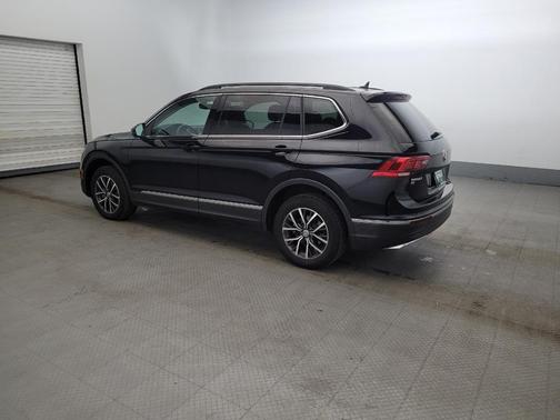 Deep Black Pearl 2020 Volkswagen Tiguan 2.0T SE