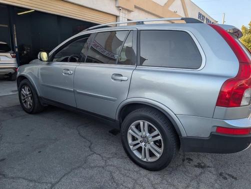 Premium Electric Silver Metallic 2011 Volvo XC90 3.2