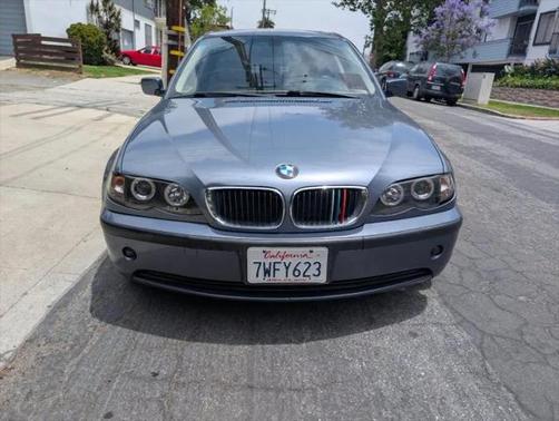 2005 BMW 325 325i