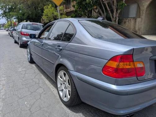 2005 BMW 325 325i