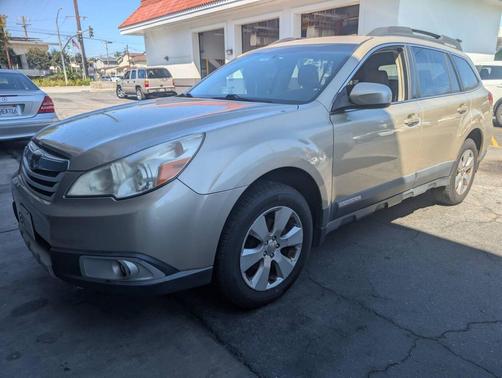 Harvest Gold Metallic 2010 Subaru Outback 2.5 i Limited