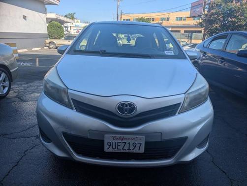 Classic Silver Metallic 2013 Toyota Yaris LE