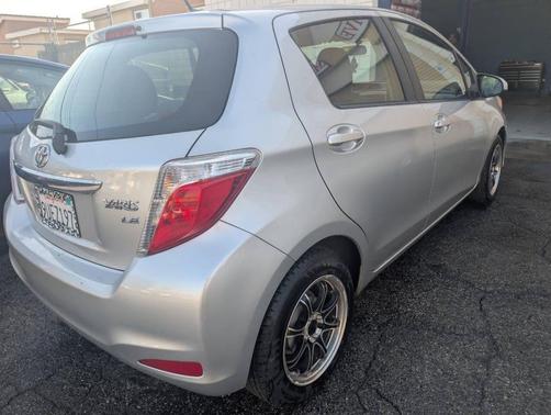 Classic Silver Metallic 2013 Toyota Yaris LE