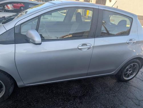 Classic Silver Metallic 2013 Toyota Yaris LE
