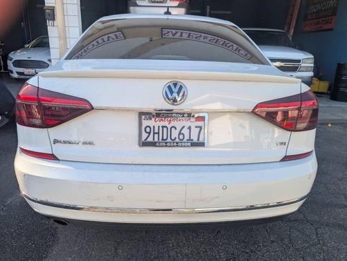 2017 Volkswagen Passat 1.8T SEL Premium