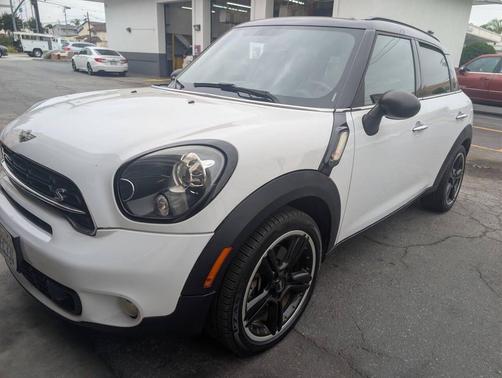 Light White 2016 MINI Countryman Cooper S