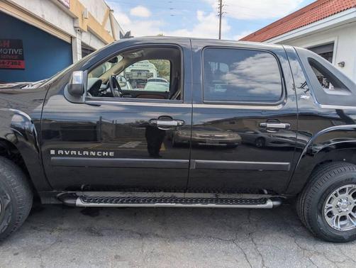 Black 2007 Chevrolet Avalanche 1500 LS