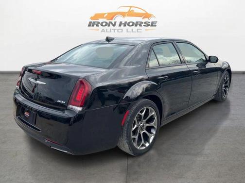 2018 Chrysler 300 Touring