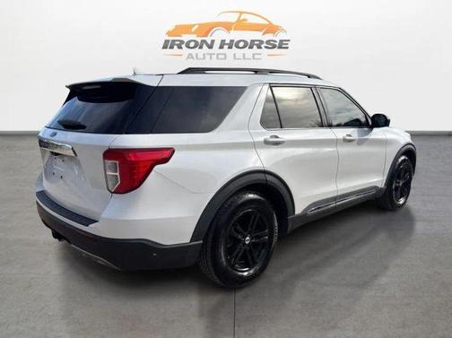 White 2021 Ford Explorer XLT
