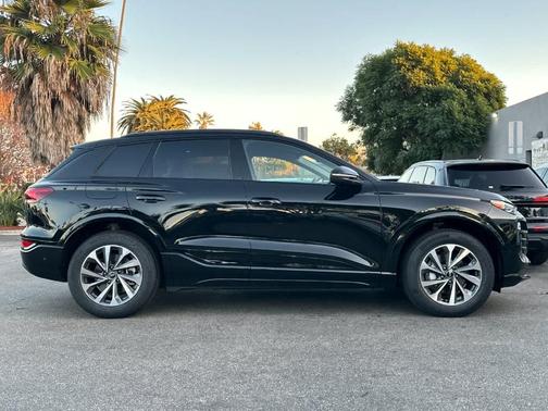 2025 Audi Q6 e-tron Premium