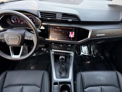 2024 Audi Q3 45 S line Premium