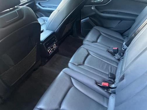 2022 Audi Q7 55 Premium Plus