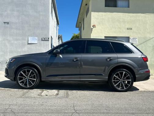 2022 Audi Q7 55 Premium Plus