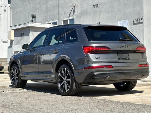 2022 Audi Q7 55 Premium Plus