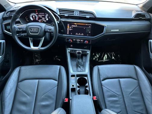 2024 Audi Q3 45 S line Premium