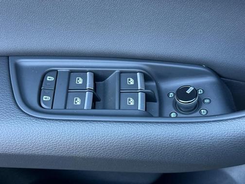 Mythos Black Metallic 2025 Audi Q8 Premium