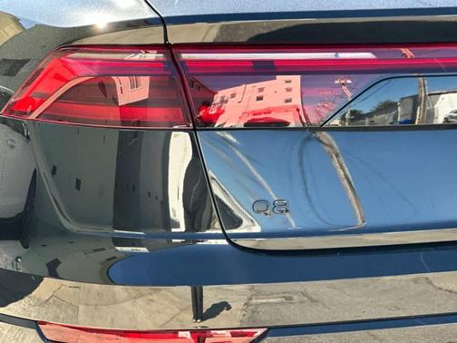 Mythos Black Metallic 2025 Audi Q8 Premium